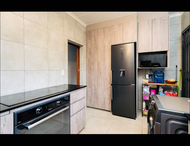 4 BEDROOM FREEHOLD FOR SALE IN BRACKENHURST